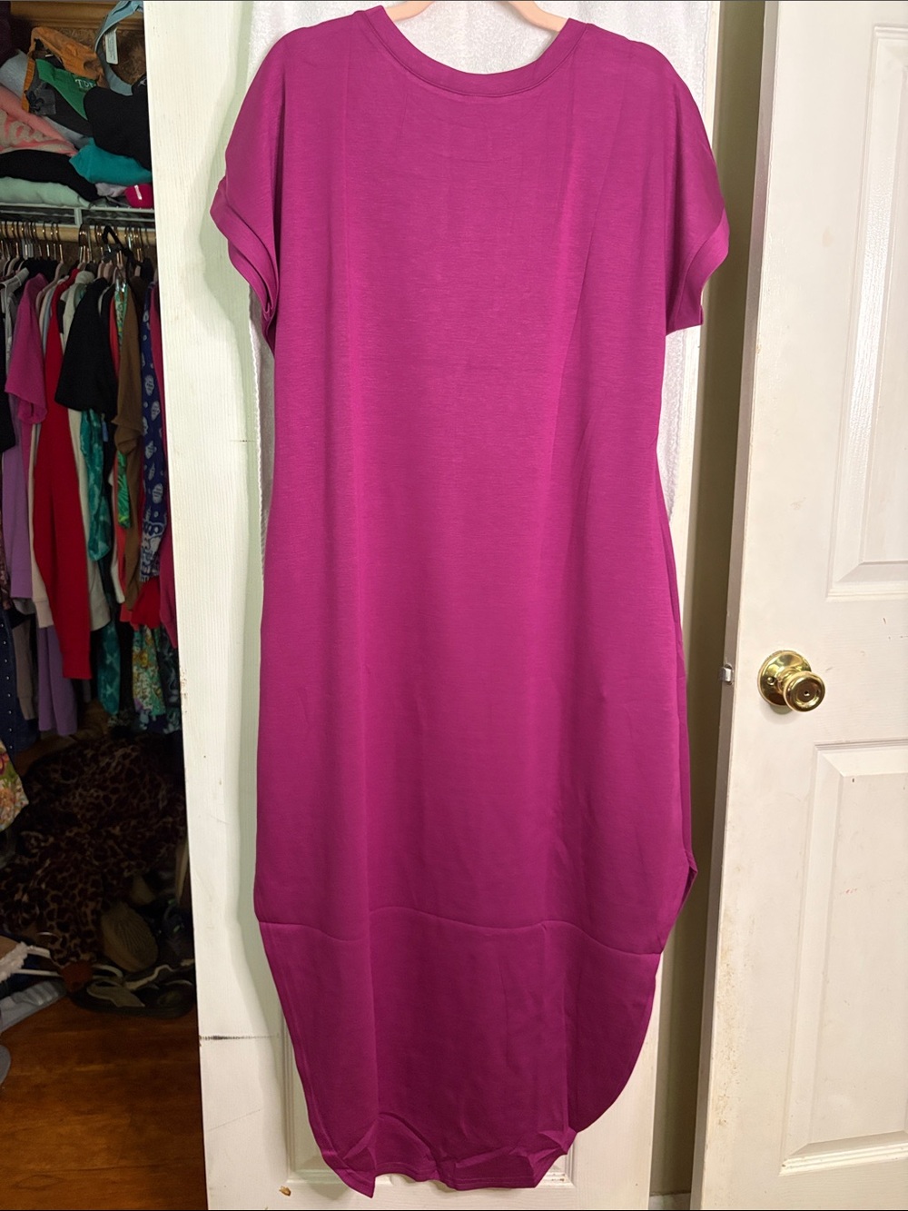 Anrabess Relaxed Short Sleeve Maxi Dress in Berry Pink with Side Pockets - Picture 2 of 3